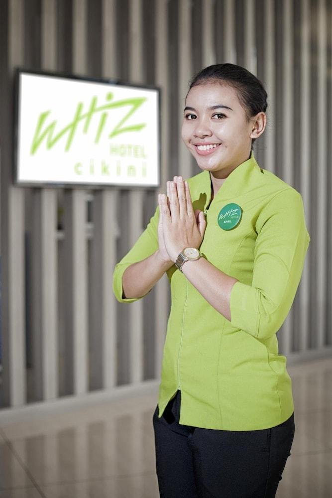 Whiz Hotel Cikini Джакарта Экстерьер фото