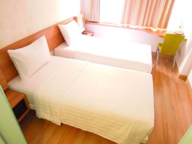 Whiz Hotel Cikini Джакарта Экстерьер фото