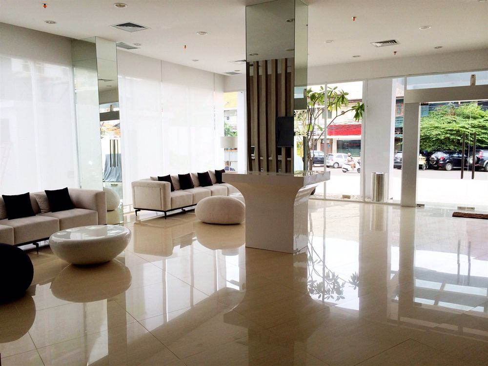 Whiz Hotel Cikini Джакарта Экстерьер фото